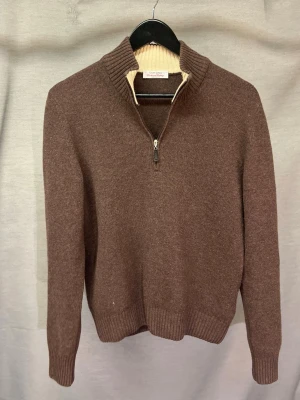 Gran sasso halfzip  - Säljer nu denna extremt snygga gran sasso halfzip! | size S modellen är 180cm | skick 9,5/10 topp skick utan defekter eller krympning! | mikron count ca 19,5! | 90% lana wool 10% kashmir| hör av dig vid minsta fundering 😄🤝