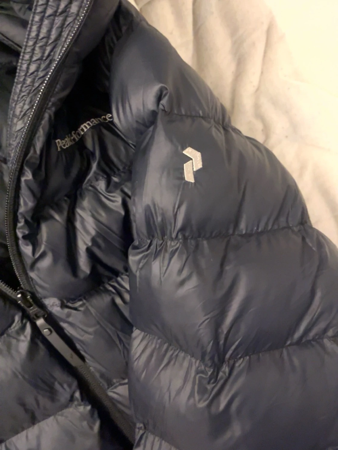 Svart dunjacka från Peak Performance - 2