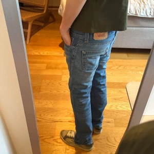 Levis 511 Slim Jeans - W32 L34 511 Slim. Bra skick