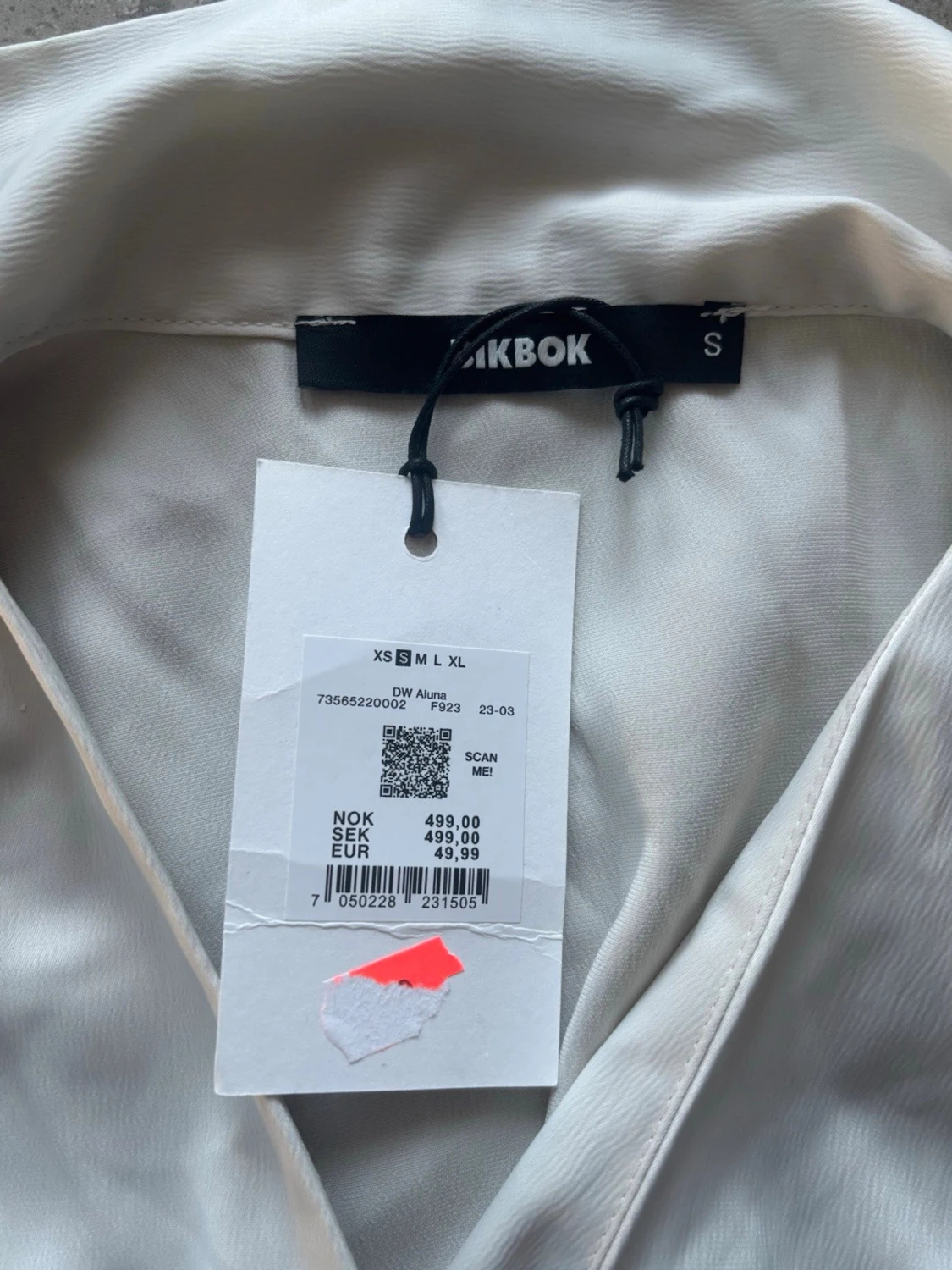 Ljus omlottklänning från BikBok - 1