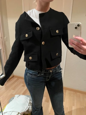 Svart jacka Zara - Snygg jacka som inte kommer till användning. Inga skavanker, kontakta för frågor🥰