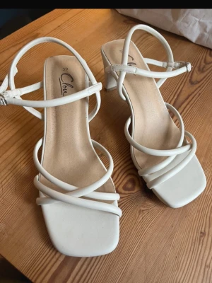 Snygga klackar - Så snygga vita klackar