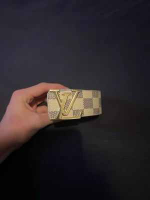 Snyggt vit bälte  - Vit bälte 