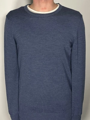 J.Lindeberg tröja - Säljer en ritkigt snygg och trendig J.Lindeberg tröja i fint skick, storlek M, vid frågor är det bara att skriva //Gramenti