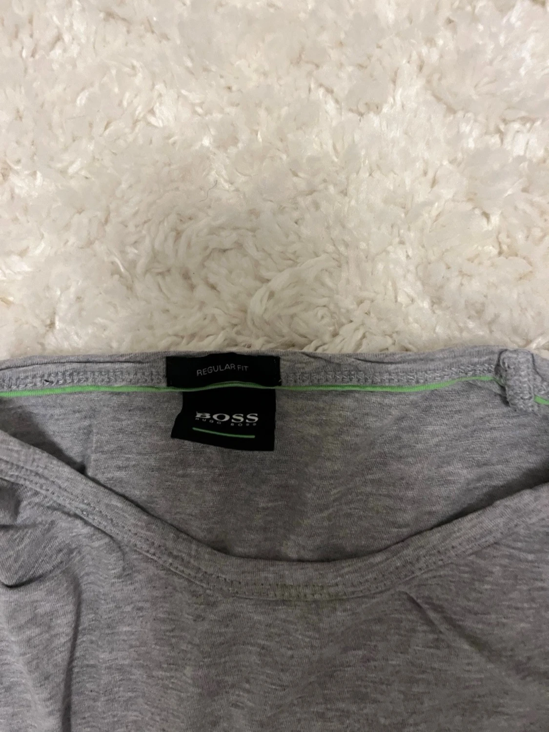 Grå Hugo Boss t-shirt med logga - 2
