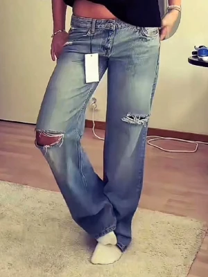 Zara jeans  - Populära Zara jeans med hål på knäna, slutsålda överallt!!! Små i storlek, strl M🩷🩷