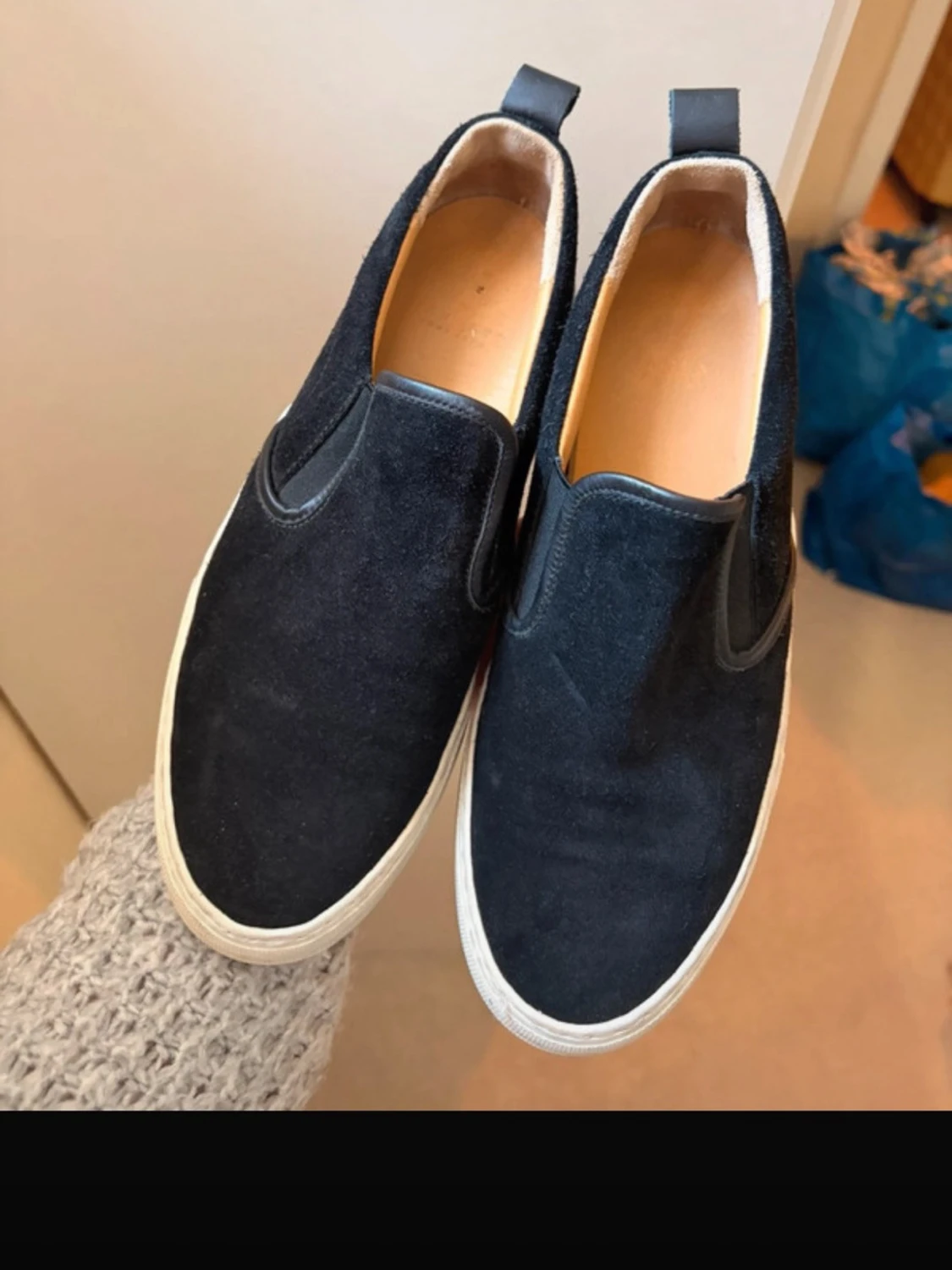 Svarta slip-on sneakers i mocka/läder - 1
