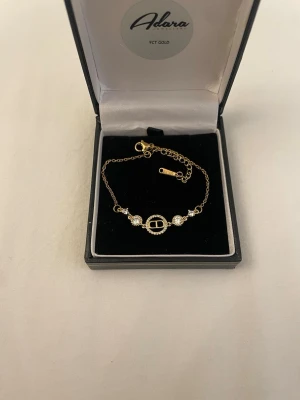 Armband i rostfrittstål  - Rostfrittstål, boxen på bilden ingår ej 🌸