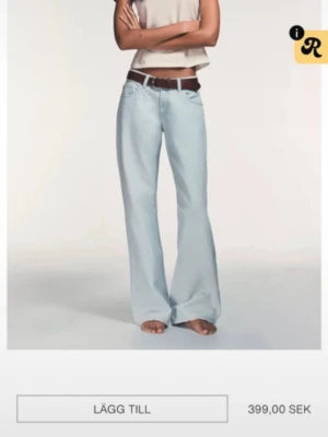 Lågmidjade jeans - Super snygga jeans från Zara! Enbart använda en gång och det passar inte längre tyvär. 