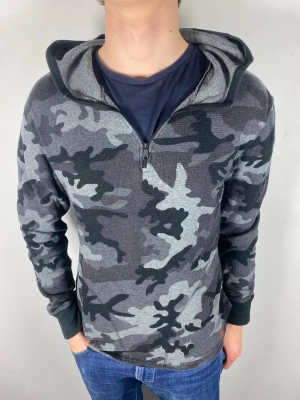 Ralph Lauren hoodie - Size S | Mycket bra skick | Modellen är 184, 74 kg | Hör av dig vid frågor!