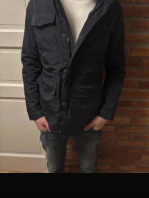 Massimo dutti fieldjacket - Perfekt nu till våren, frågor eller funderingar kp. Priset är inte hugget i sten skicka gärna prisförslag