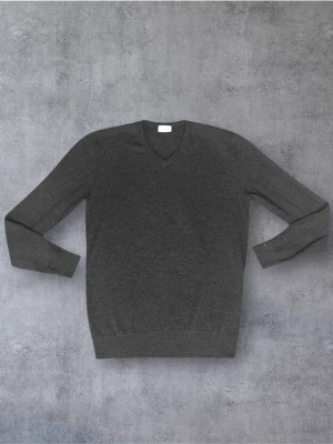 Mörkgrå stickad tröja John Henric - Storlek: M | Skick: 9/10 | Skickas samma dag som köp | Skriv vid minsta lilla fundering | 