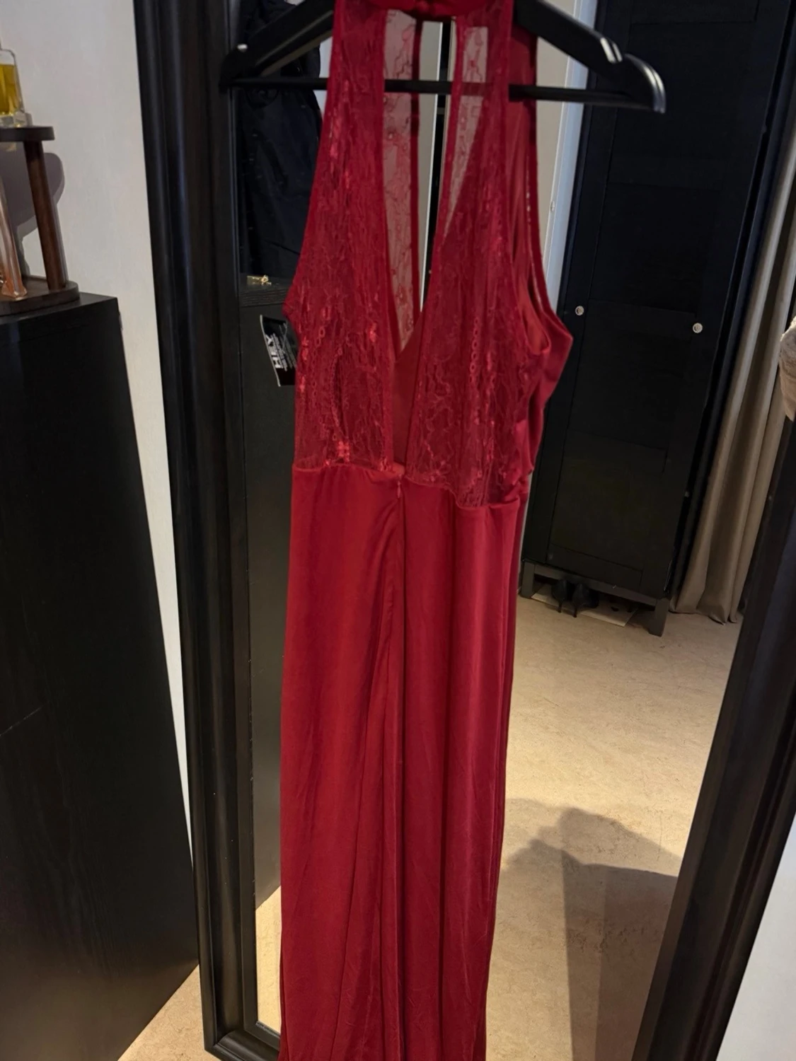 Vinröd långklänning med v-ringning - 3