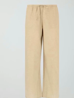 Linnebyxor från Gina tricot  - Säljer ett par beiga linnebyxor från ginatricot som aldrig kommit till användning.  Helt slutsålda på Gina. Perfekt till våren och sommaren 