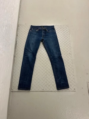 A.P.C selvedge jeans - Ett par APC selvedges med honeycombs och andra feta fades storlek 28 sitter ungefär som 28/30 skriv om du vill ha fler bilder osv så löser jag 🙌