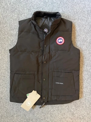 Canada Goose black vest - Size L, true to size. Brand new and never worn, very comfortable and great quality.
