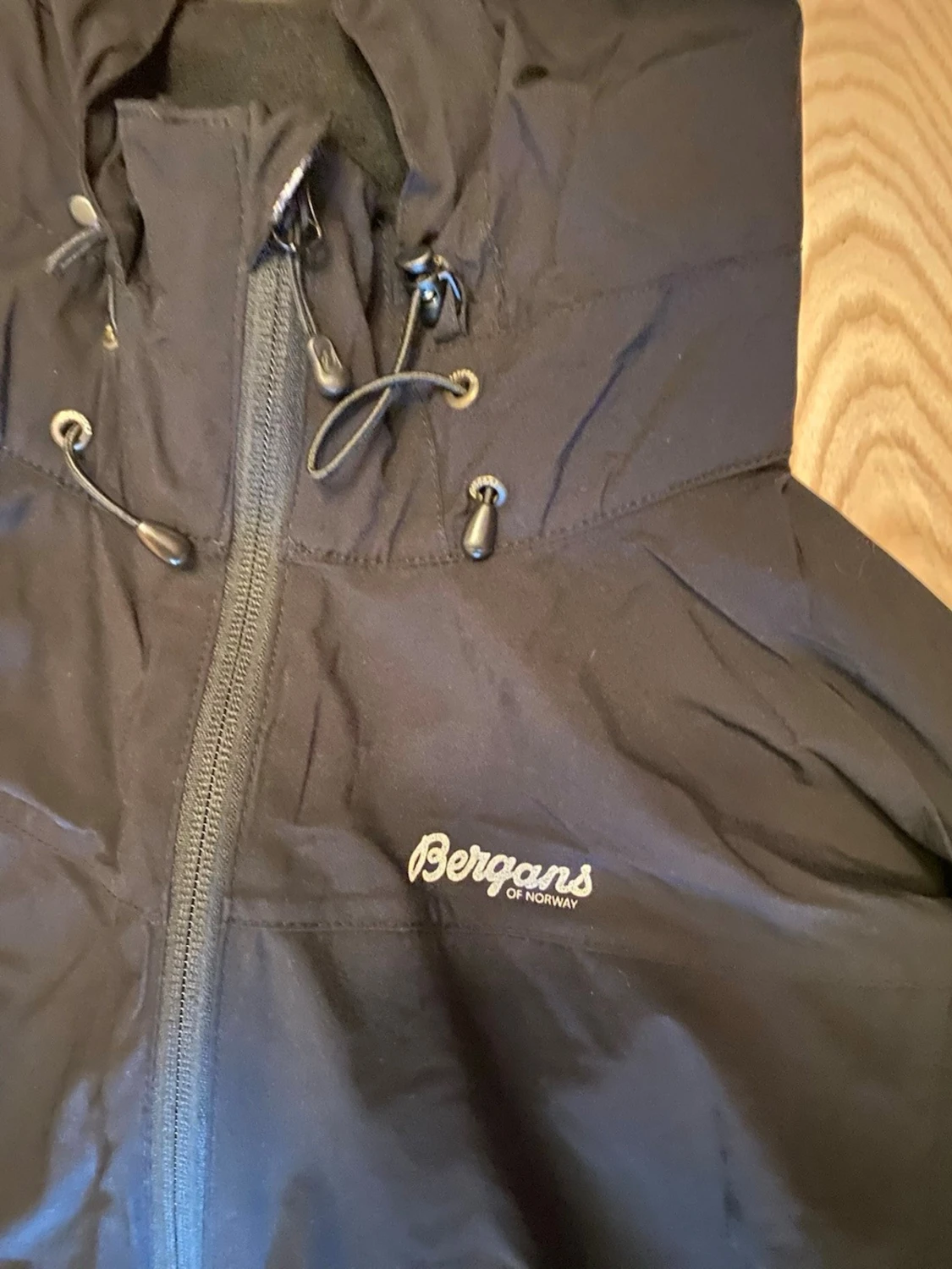 Svart vindjacka från Bergans