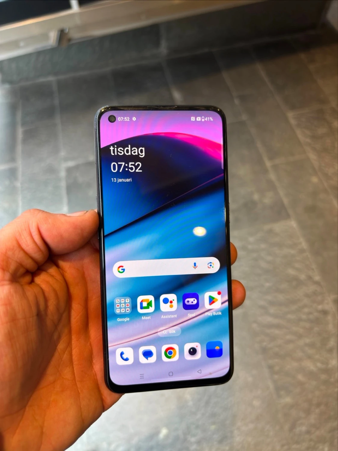 OnePlus Android smartphone blå