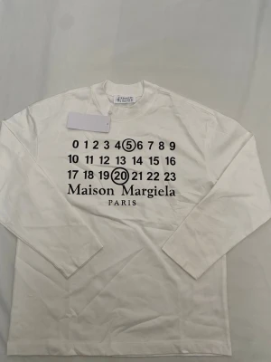 Maison margiela Longsleeve storlek L - Säljer en sprillans ny longsleeve från Maison margiela  i storlek L (kan passa M)