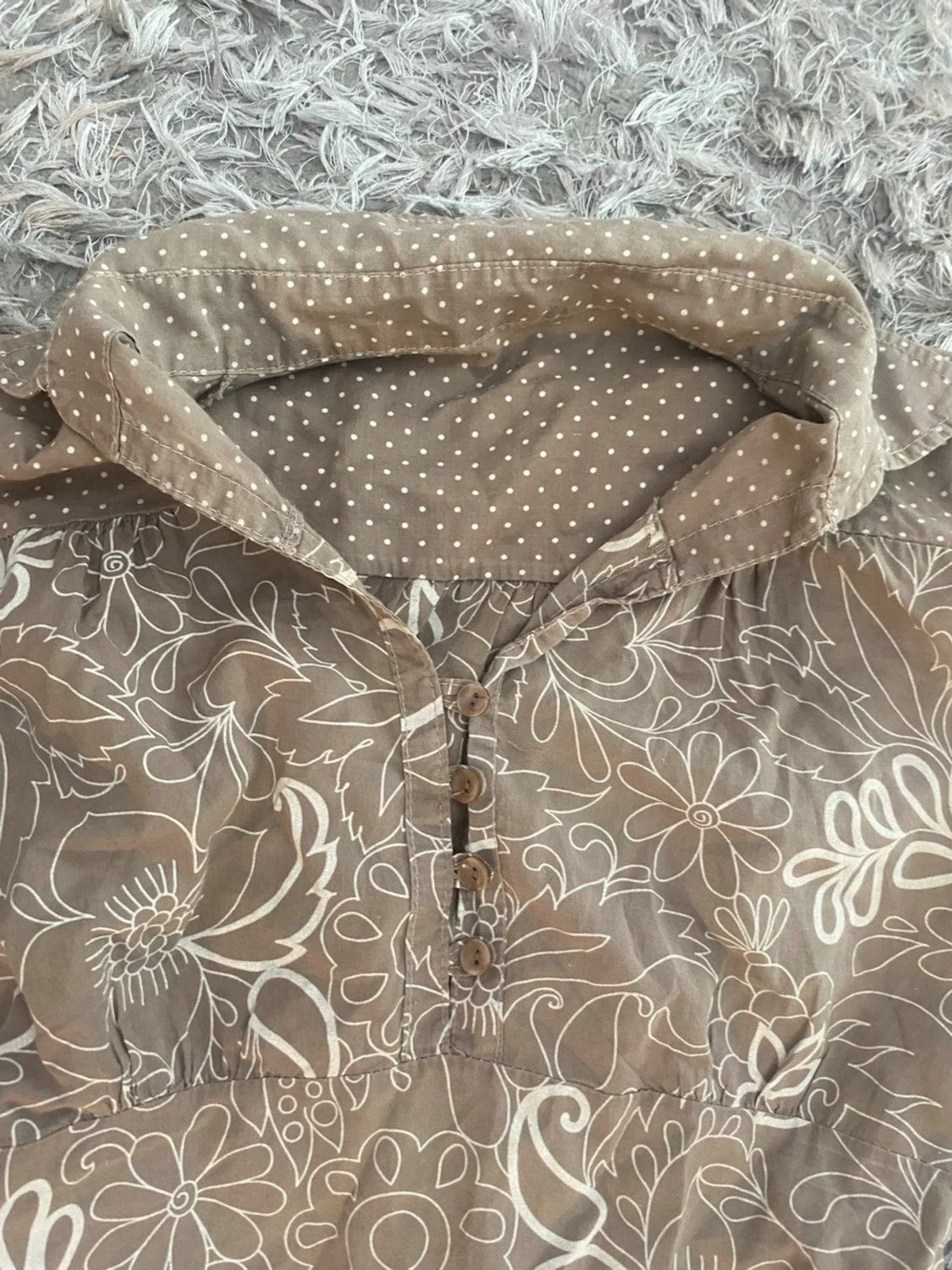 Brun / beige blommig blus  - 1