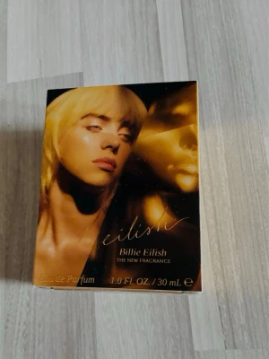 Eilish Eau de Parfum  - En unik parfym med inslag av vanilj, kakao och träiga toner. Förpackningen är oöppnad.