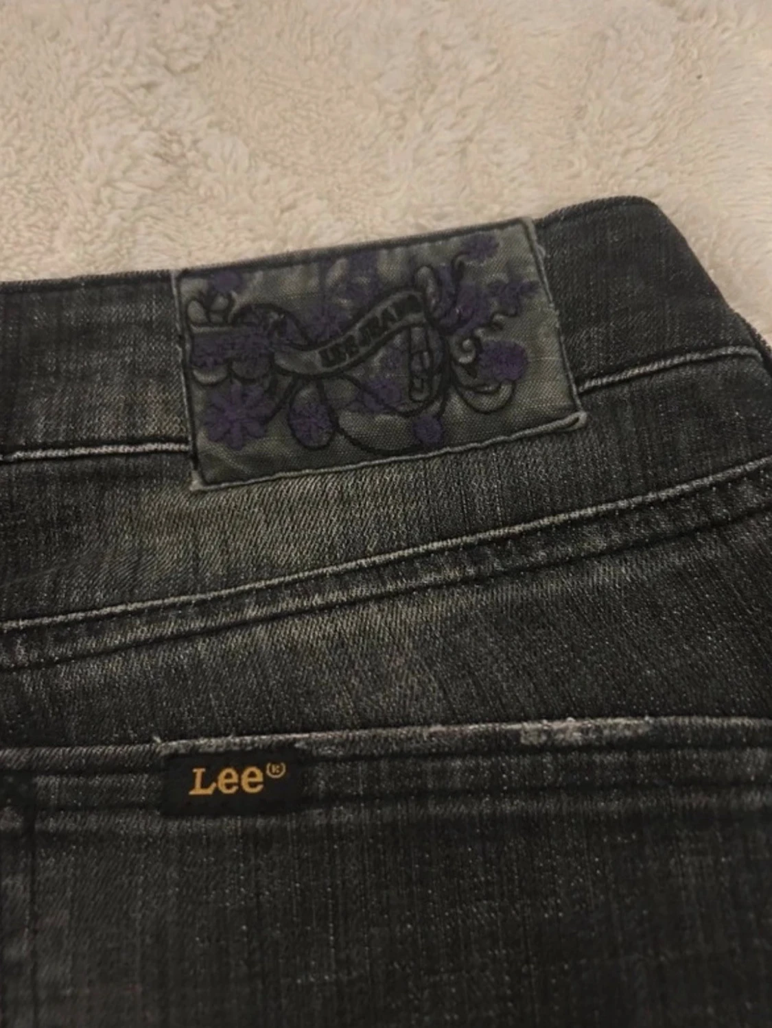 Grå slitna jeans från Lee - 3