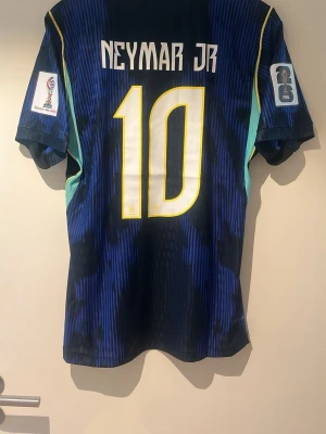 Brazil Vm 2026 Neymar JR  - En Brazil Vm 2026 med Neymar JR i spelar version, storlek L och helt ny