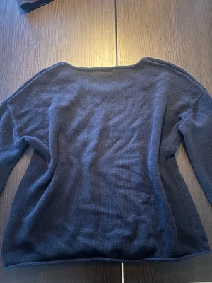 Mörkblå stickad tröja - Gullig stickad tröja💙