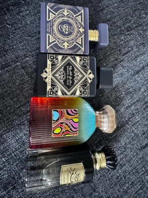 Farah Corner lyxig parfymflaska - Alla fyra parfymer för ett bra. Det går även att köpa separat. Alla är helt nya och aldrig använda. Pris kan diskuteras. Alla parfymer är 100ml