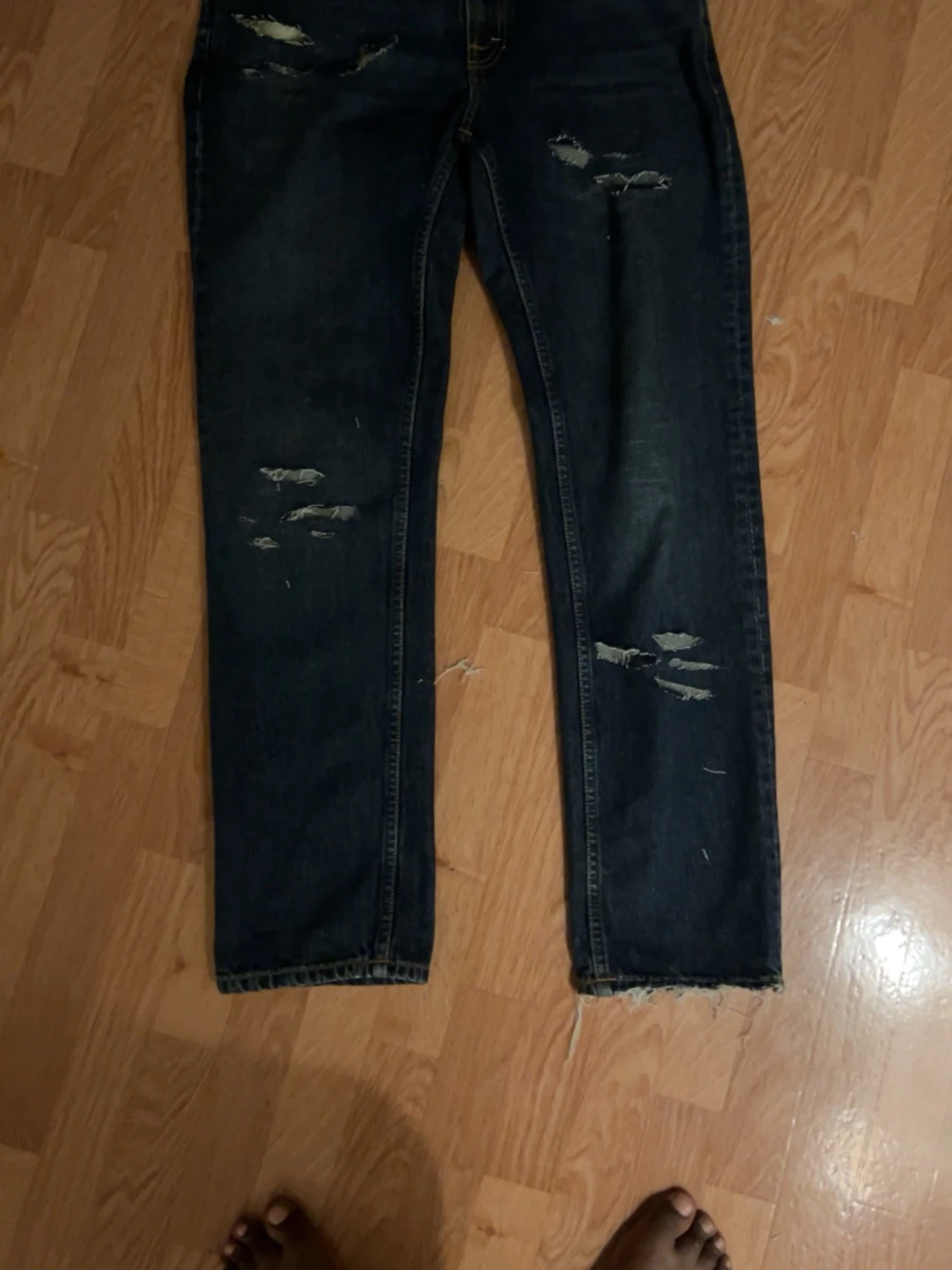Blå slitna raka jeans med rå kant - 1