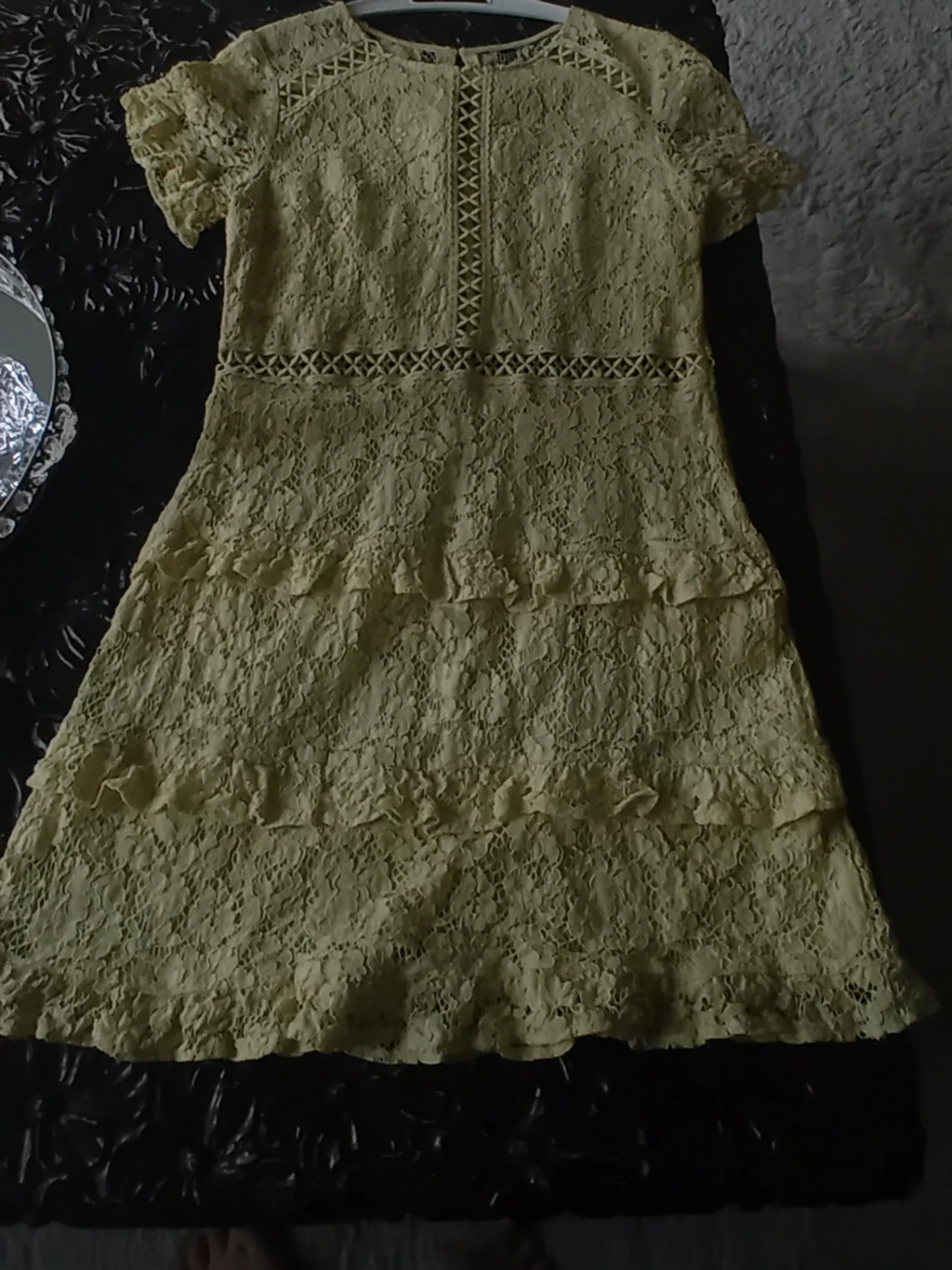 Jättesöt solgul spetsklänning  - 3