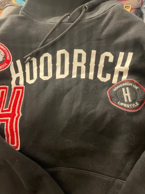 Hoodrich  - Jätte bra skick, tvättas innan 