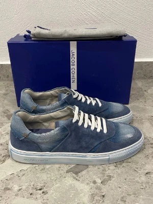 Helt Nya Jacob Cohen Sneakers - Helt Nya Jacob Cohen Skor || Storlek 43 || Nypris ca 4000kr || Mitt pris 2899kr || Tveka inte på att höra av dig vid frågor eller funderingar 