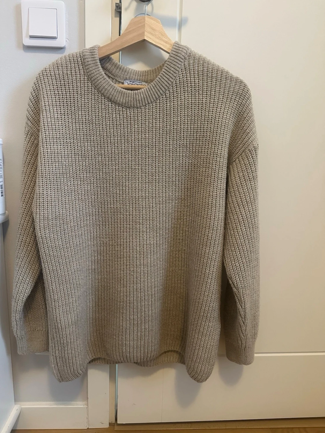 Beige översized tröja i stl M 