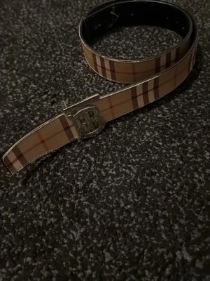 Fint bälte - Snyggt bälte som är 89cm långt.