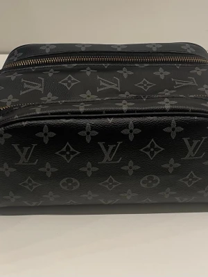 Necessär  - Helt ny! Skriv vid frågor. Pris kan diskuteras vid snabb affär!