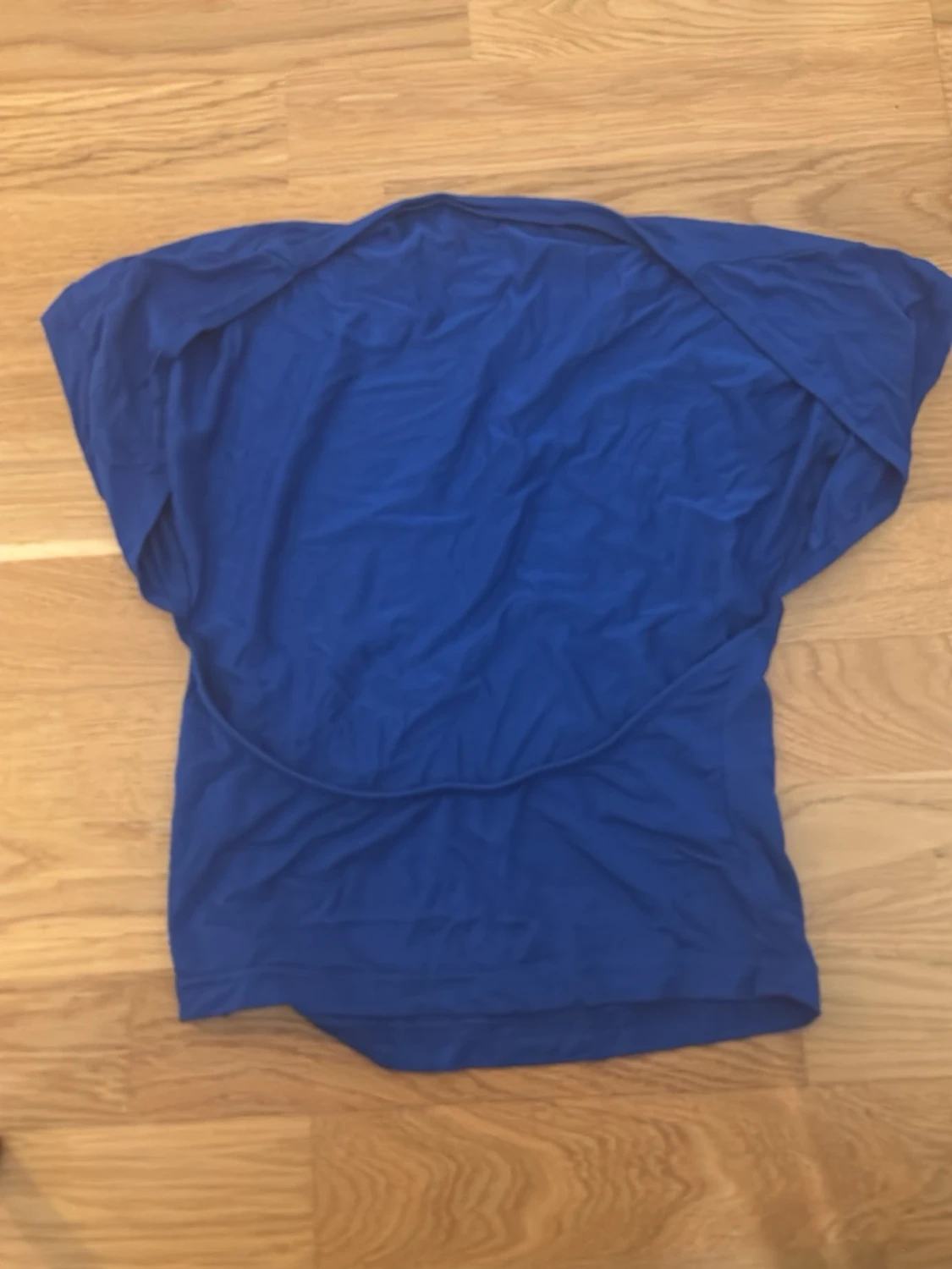 Blå ärmlös topp med öppen rygg - 1