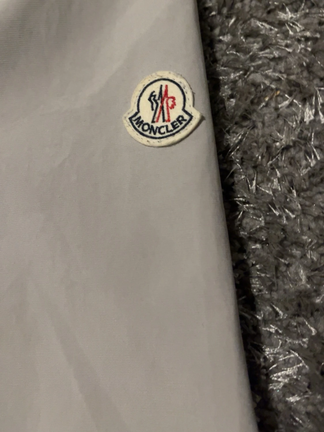 ljus grå vindjacka från Moncler - 2