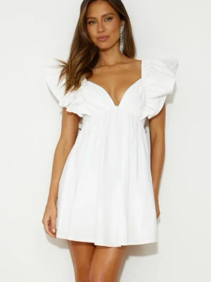 HELLO MOLLY pretty time mini dress white Studentklänning - Säljer denna populära och superfina klänningen från Hello Molly. Helt oanvänd prislappen kvar. Perfekt till student eller skolavslutning. Säljer då jag hittade en annan och ångrade mig. Köpt för 1500 inklusive frakt