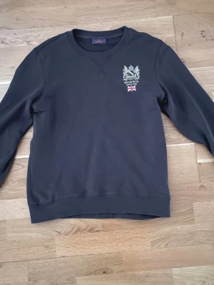 Morris tröja  - Jättefin Morris tröja i väldigt bra skick! Storlek S vuxen. Dm för fler bilder.