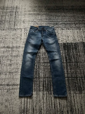 Dondup Jeans - |Dondup Jeans| | Storlek: W29  | Skick: 9/10| Medföljer: inget| Frågor eller funderingar tveka inte på att höra av dig!