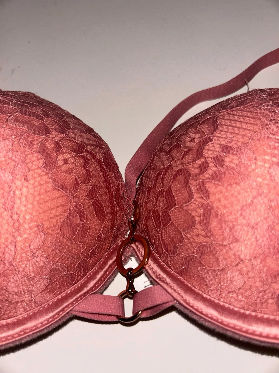 Rosa push-up bh med spetsdetaljer - 1