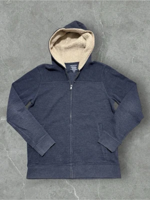 Vintage kofta med fodrad luva - Säljer denna riktigt snygga zip hoodie med fodrad luva och snyggt vintage utseende. Pris kan diskuteras 😊