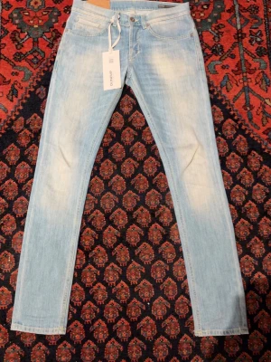 Dondup geroge - Använda ca 2ggr då dem var för små. Allt Og finns kvar. 