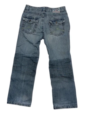 Baggy jeans - Joe browns baggy jeans. W36 lagningar (bild 3) [Ytterbenslängd 106cm] [Innerbenslängd 77cm] [Midja 43cm] [Benöppning 25cm]