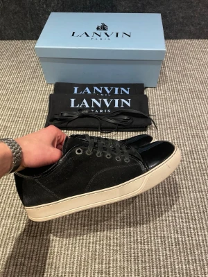 Lanvin skor  - Hej! Säljer nu dessa svin snygga lanvin skor. Skorna är i fint skick! Begränsat antal boxar och dustbags. Hör av dig vid frågor