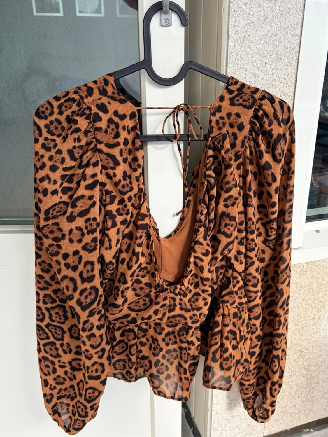 Leopardmönstrad blus med v-ringning - 3