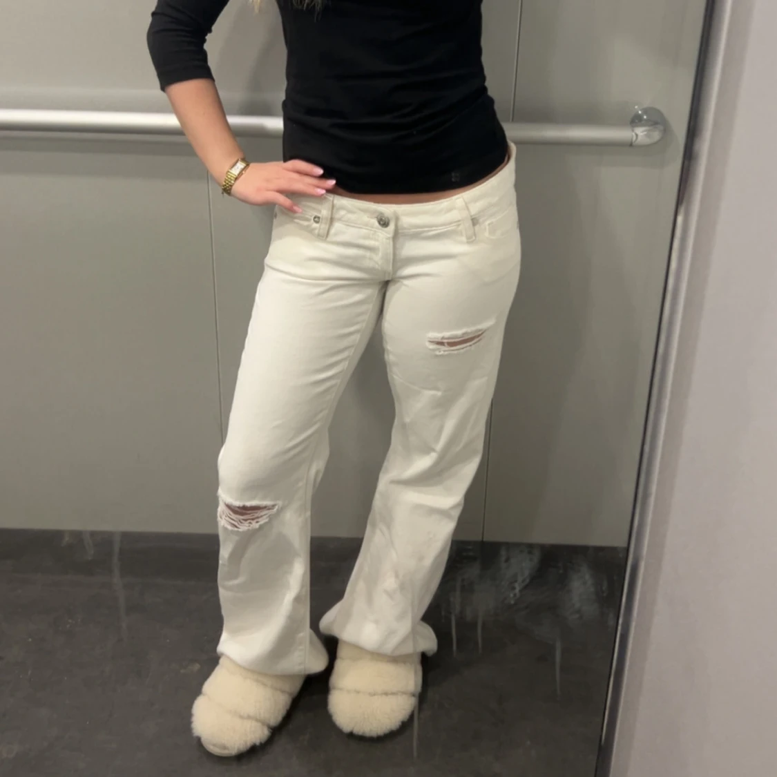 Vita jeans med slitningar - 2