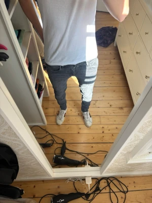 Tiger of Sweden jeans  - Hej säljer dessa sjukt snygga jeans från tiger of Sweden. Dessa sitter sjukt snyggt och passar perfekt nu till våren/sommaren. Hör av dig vid några funderingar.