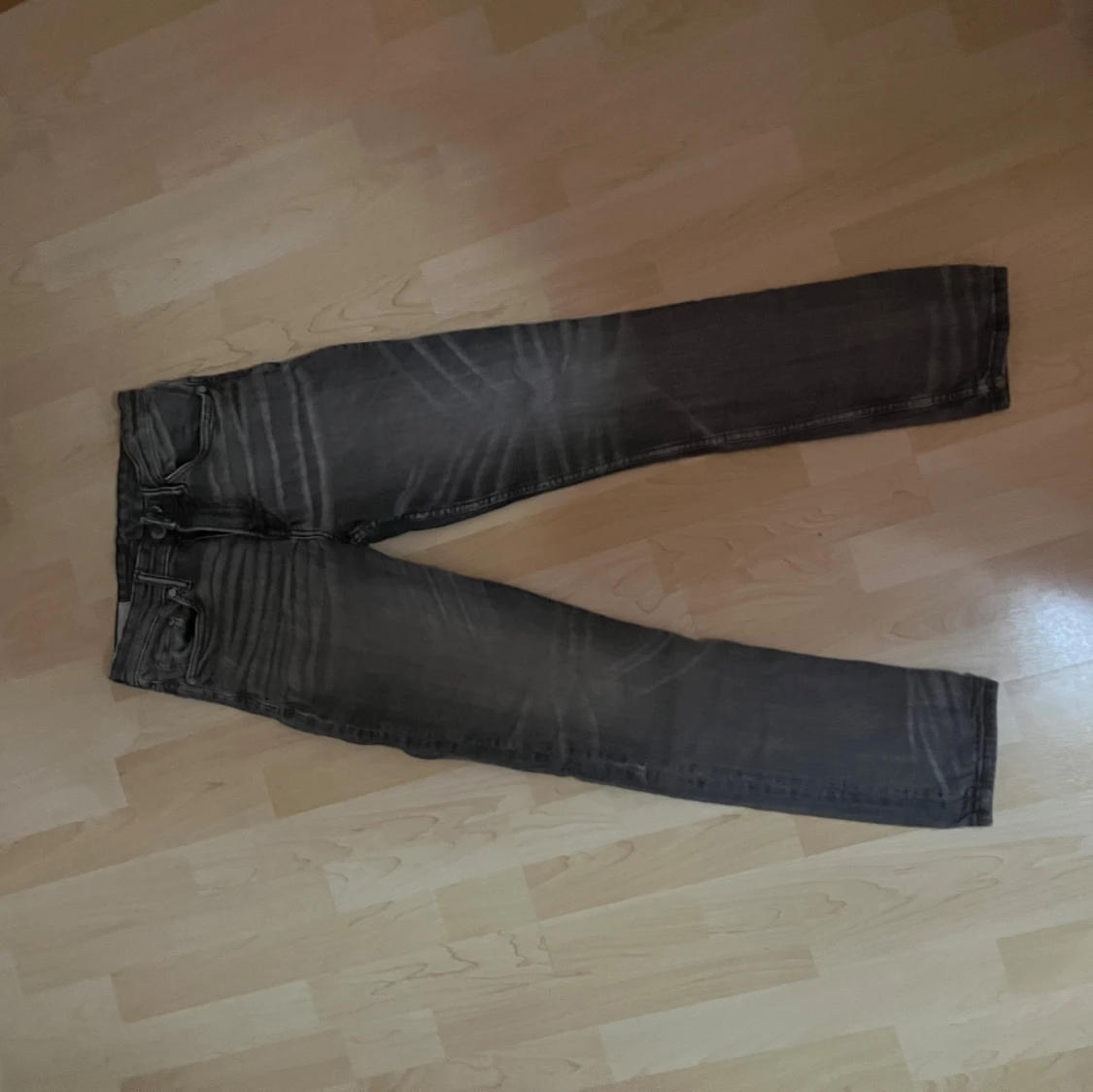Slim fit grå jeans från H&M - 1